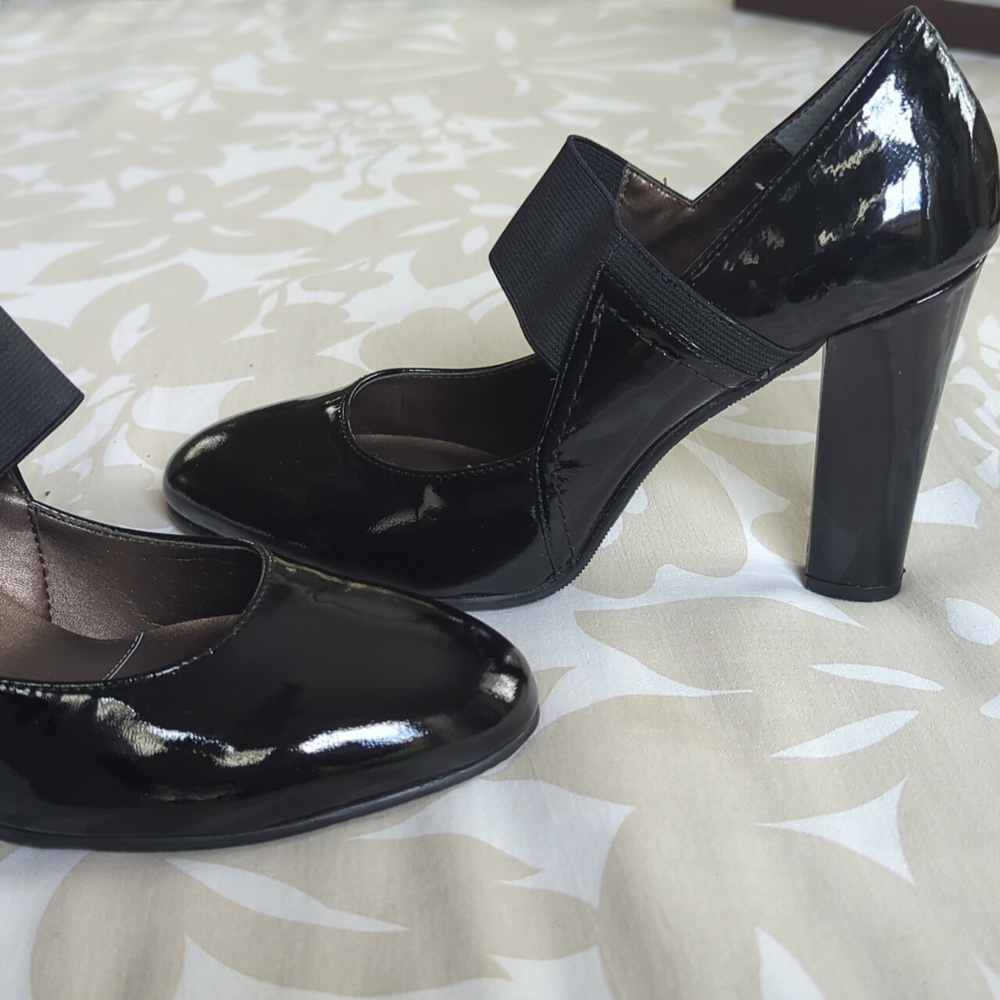 Shoes - Picture 2 of 4